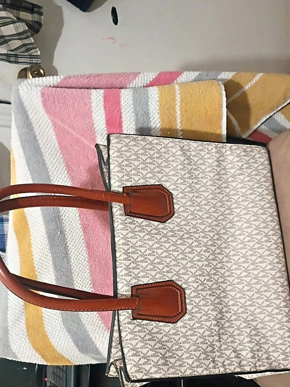 Michael Kors Charlotte Large Top-Zip Tote Bag White & Brown